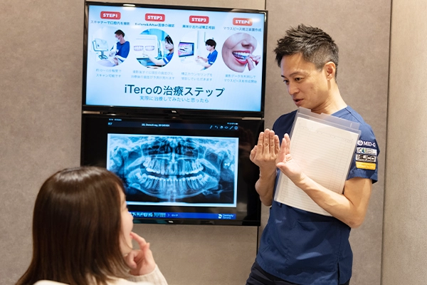 患者と話すドクター