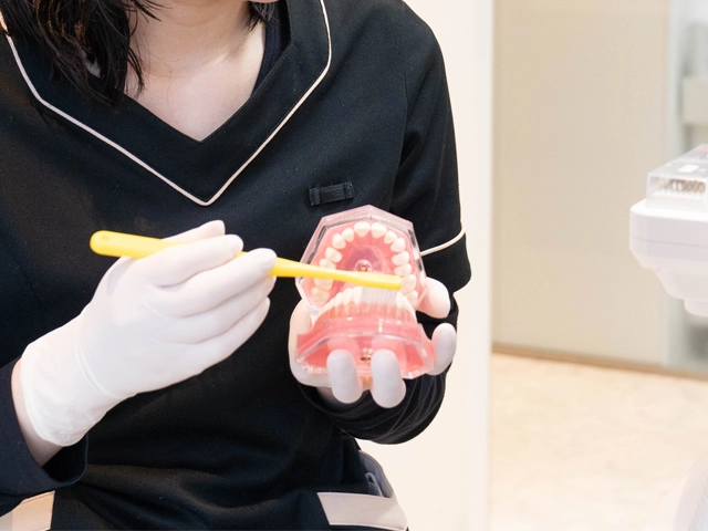 歯周病の定期メンテナンスの様子