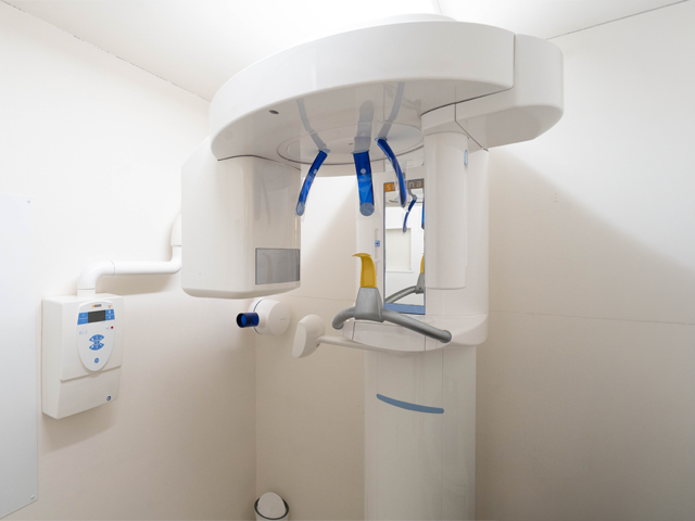 パノラマレントゲンを撮影する歯科用CT