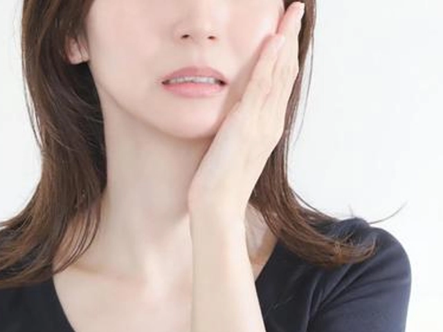 親知らずの周りの歯茎が痛む女性